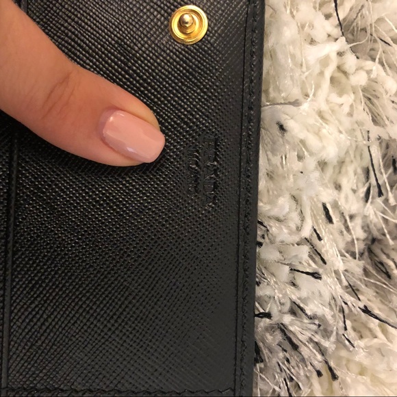 100% Authentic New Prada Saffiano Wallet - Picture 7 of 9